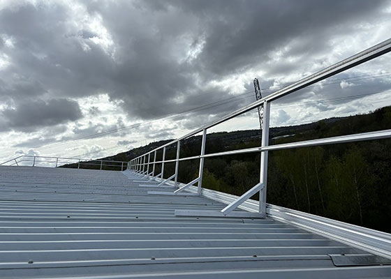 Top fix guardrail on a metal profile roof